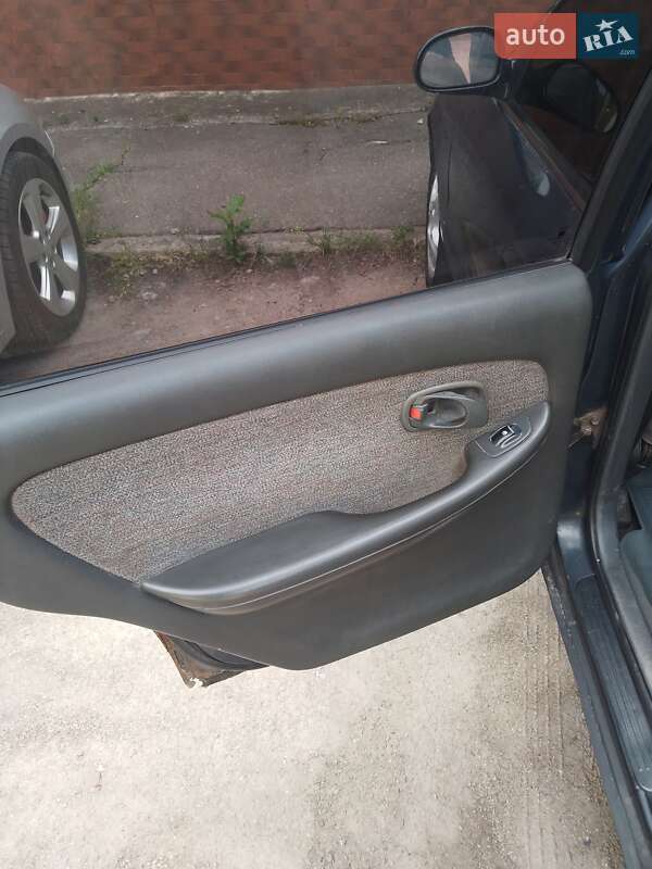 Седан Kia Clarus 1998 в Запорожье
