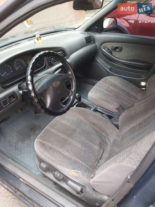 Седан Kia Clarus 1998 в Запорожье