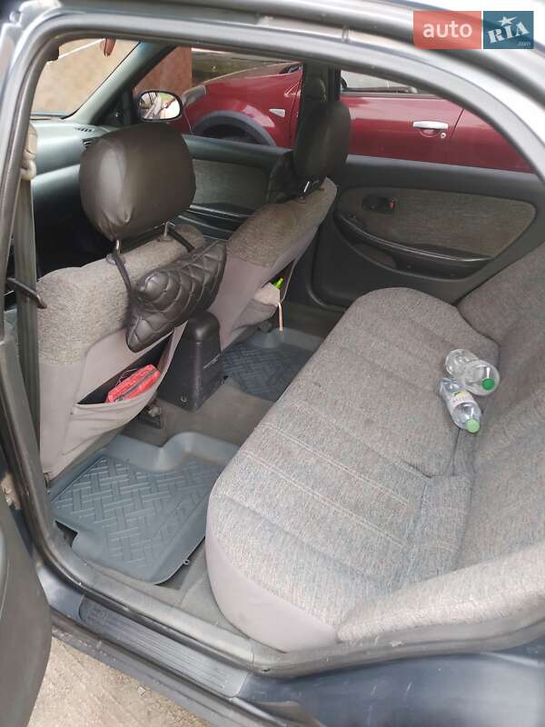 Седан Kia Clarus 1998 в Запорожье