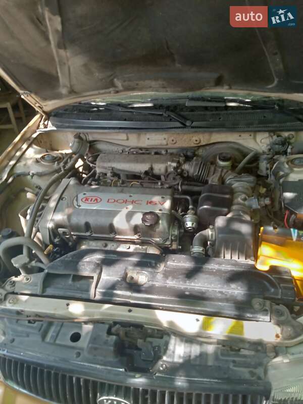 Седан Kia Clarus 1997 в Кривому Розі