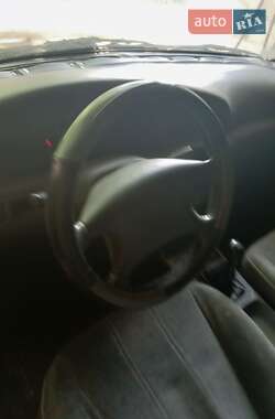Седан Kia Clarus 1997 в Кривому Розі