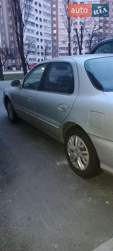 Седан Kia Clarus 1998 в Киеве