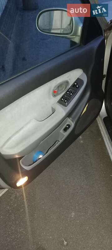 Седан Kia Clarus 1998 в Киеве