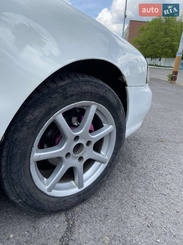 Седан Kia Clarus 2000 в Долине