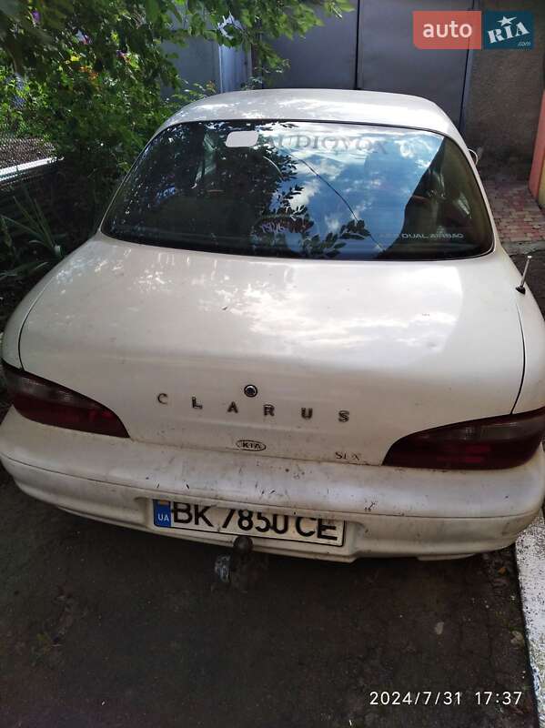 Седан Kia Clarus 1998 в Ровно