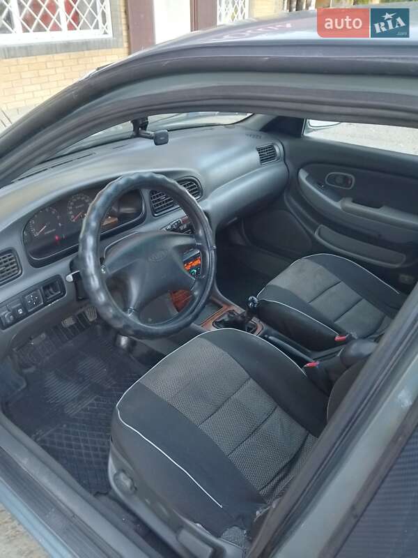Седан Kia Clarus 1998 в Дніпрі
