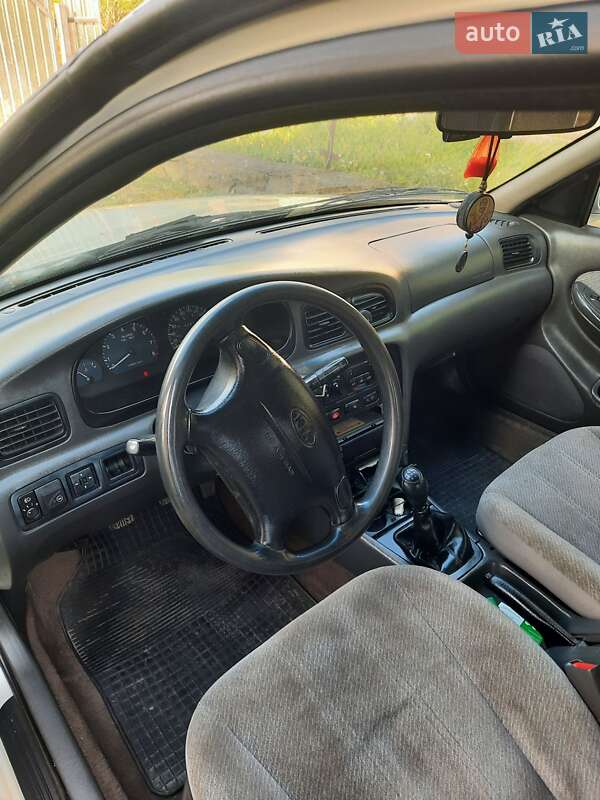 Седан Kia Clarus 1998 в Теребовлі