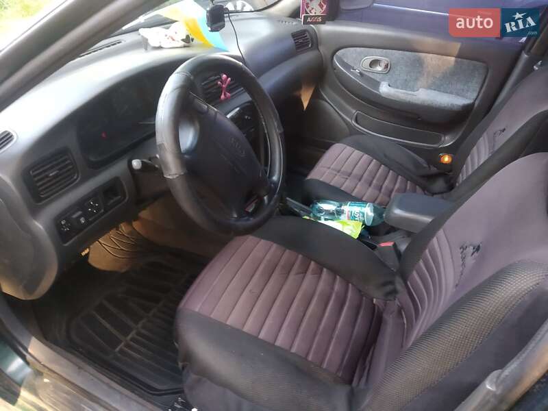 Седан Kia Clarus 2000 в Белой Церкви