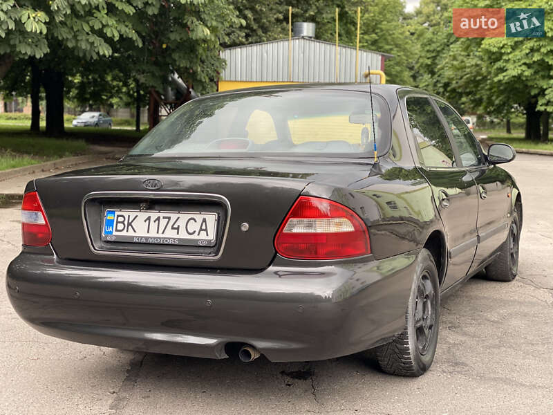 Седан Kia Clarus 1998 в Ровно