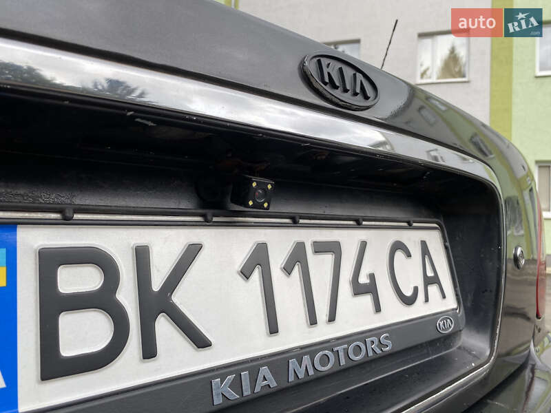 Седан Kia Clarus 1998 в Ровно