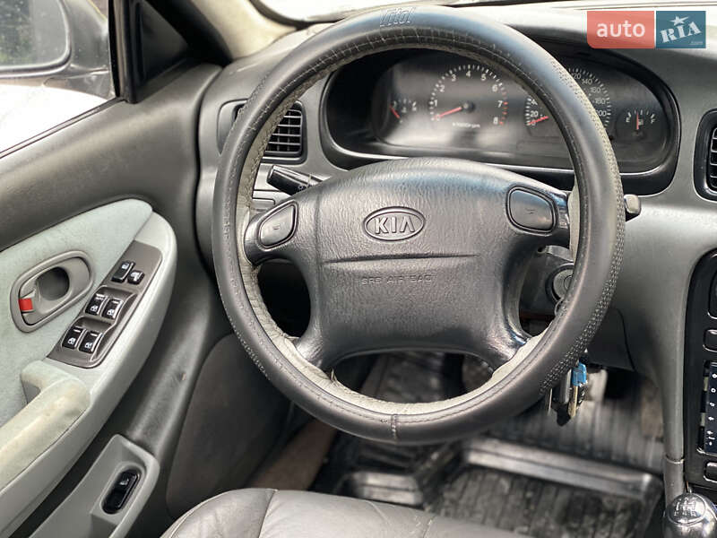 Седан Kia Clarus 1998 в Ровно