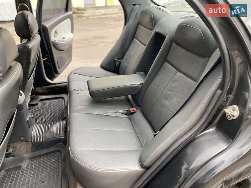 Седан Kia Clarus 1998 в Ровно