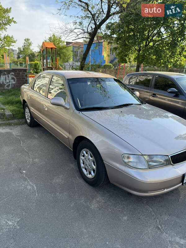 Седан Kia Clarus 1997 в Киеве