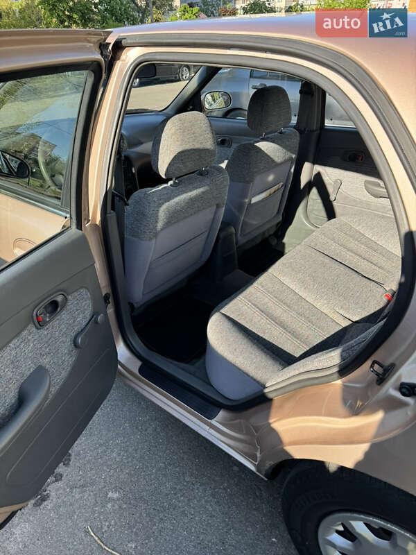 Седан Kia Clarus 1997 в Киеве