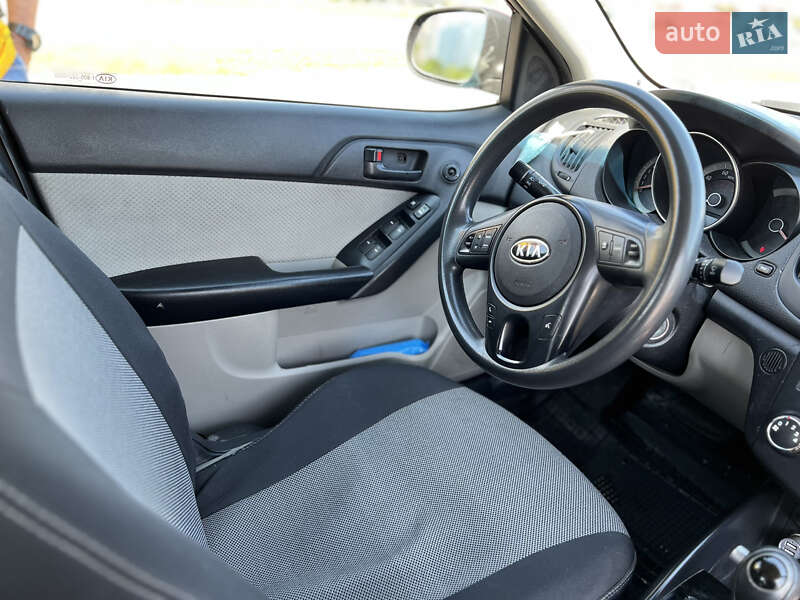 Седан Kia Forte 2010 в Черкассах