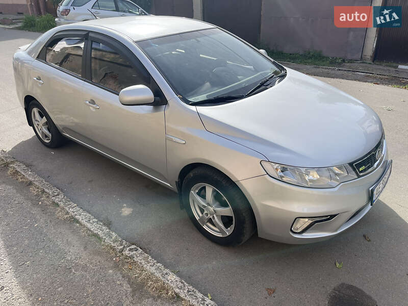 Седан Kia Forte 2010 в Черновцах