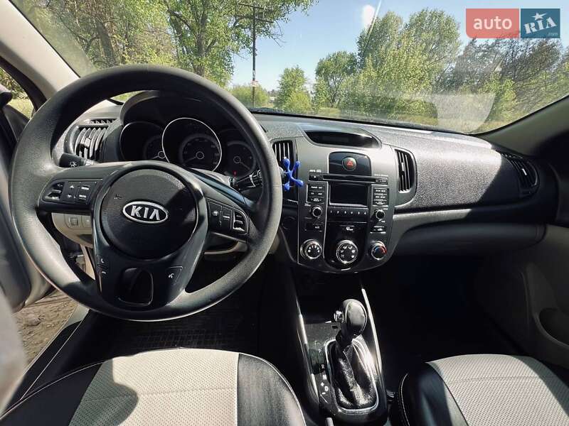 Седан Kia Forte 2012 в Новомосковске
