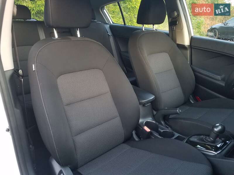 Хэтчбек Kia Forte 2016 в Киеве