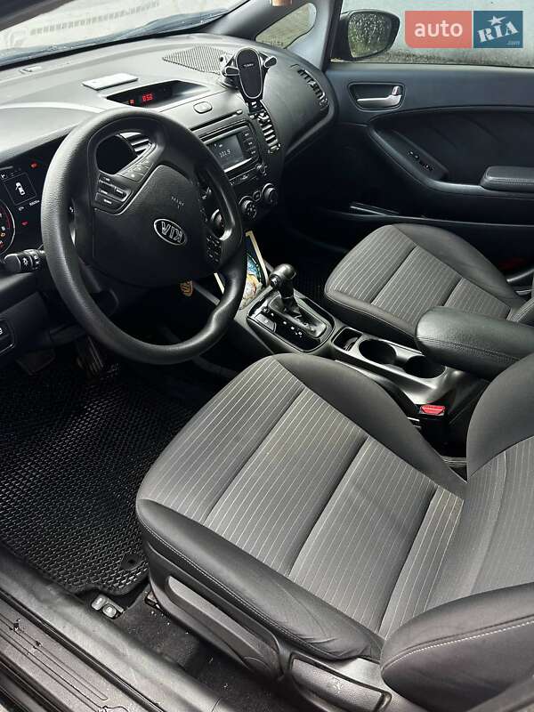 Седан Kia Forte 2016 в Хмельницком