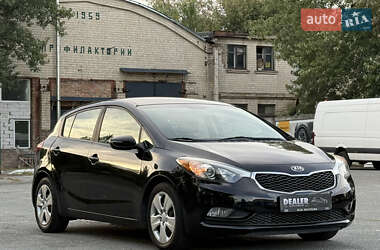 Хэтчбек Kia Forte 2016 в 