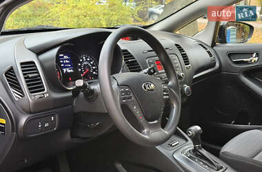 Хэтчбек Kia Forte 2016 в 