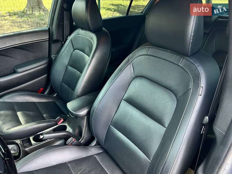 Хэтчбек Kia Forte 2017 в Умани