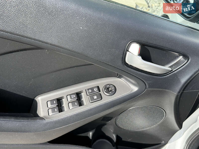 Седан Kia Forte 2017 в Стрые