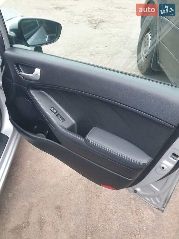 Седан Kia Forte 2016 в Киеве фото 13 Седан Kia Forte 2016 в Киеве