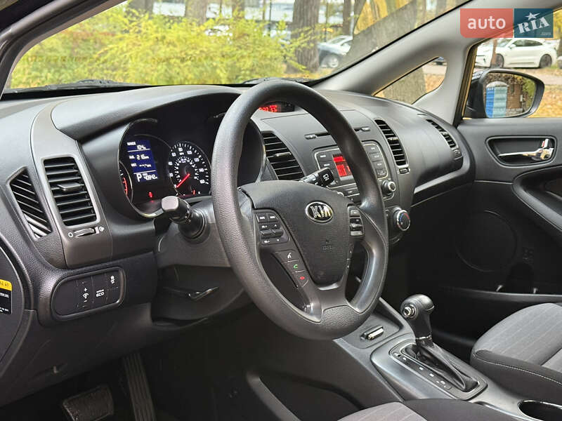 Хэтчбек Kia Forte 2016 в Киеве