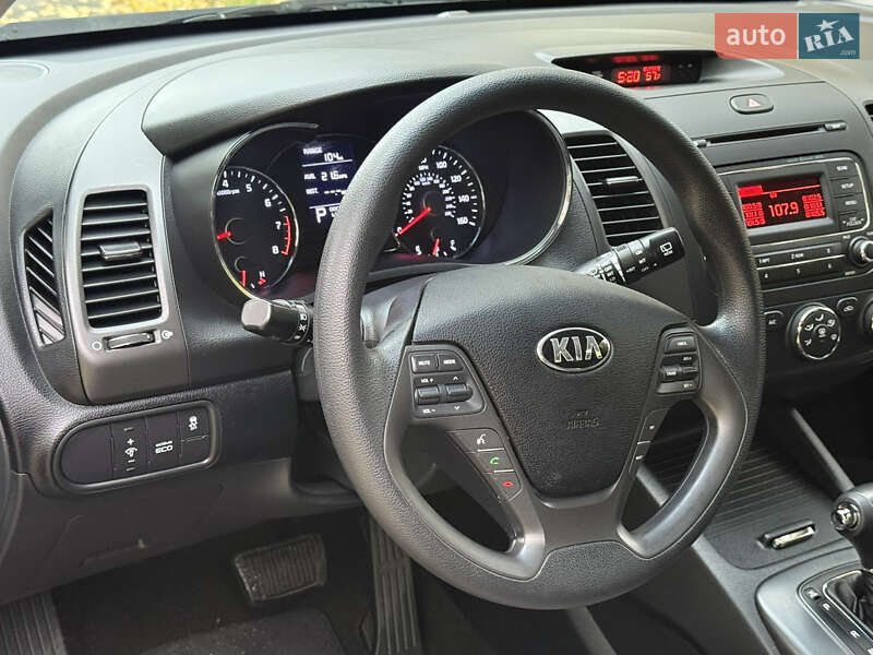 Хэтчбек Kia Forte 2016 в Киеве