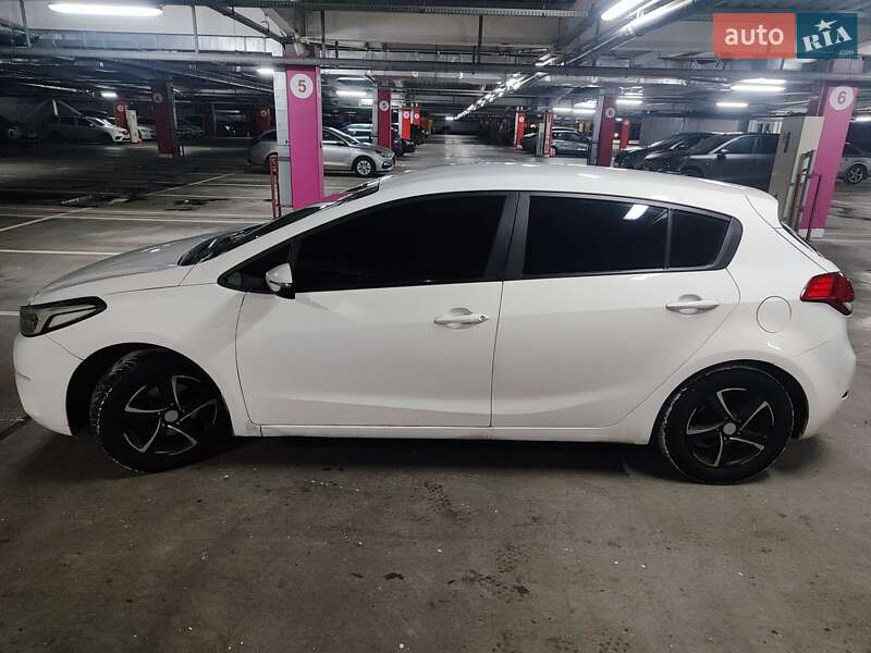 Хэтчбек Kia Forte 2016 в Киеве