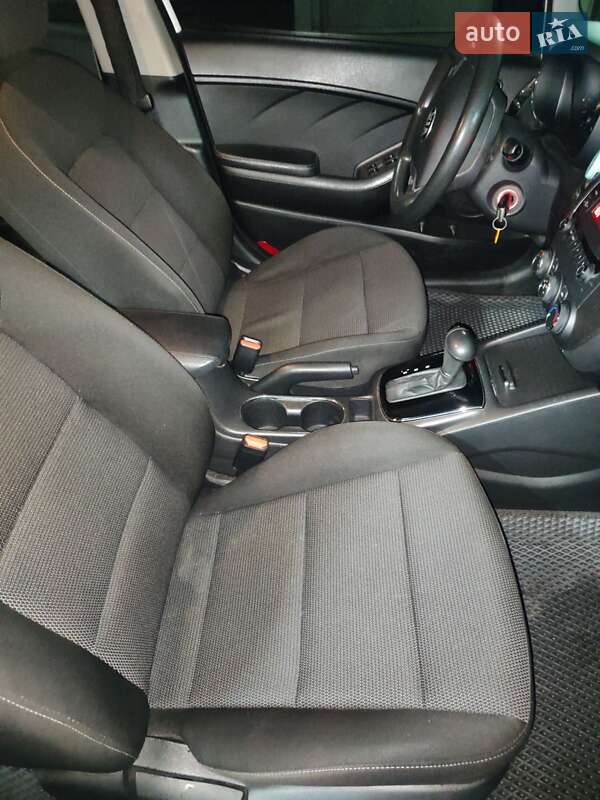 Хэтчбек Kia Forte 2016 в Киеве