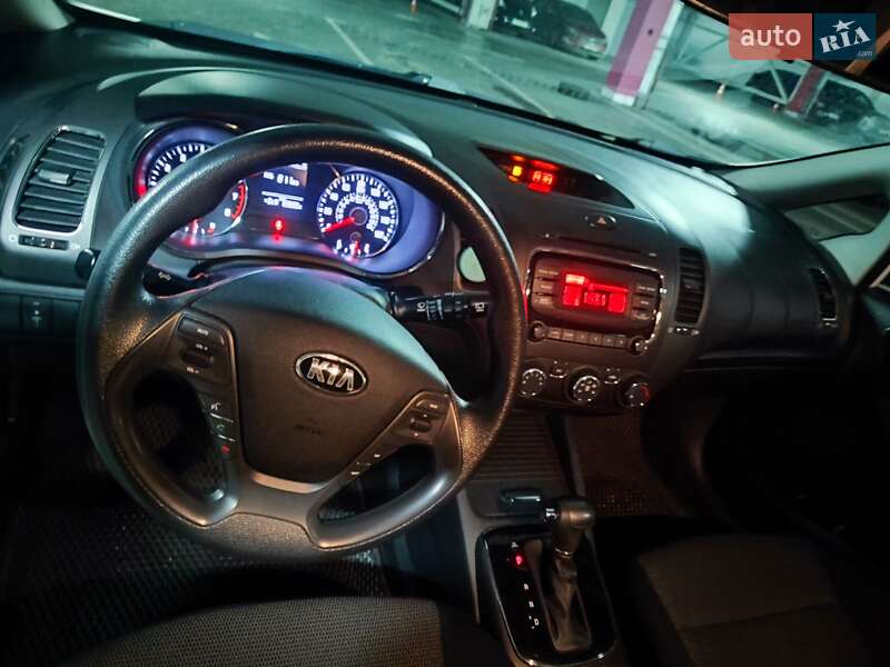 Хэтчбек Kia Forte 2016 в Киеве