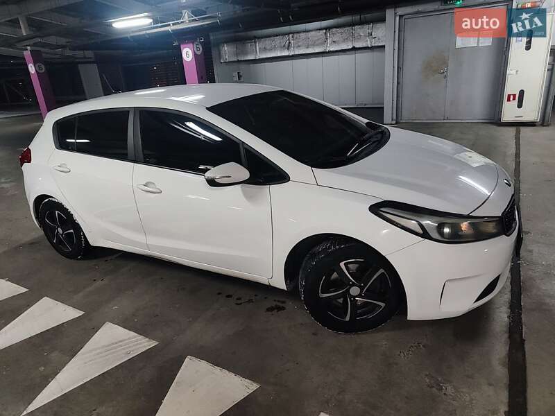 Хэтчбек Kia Forte 2016 в Киеве