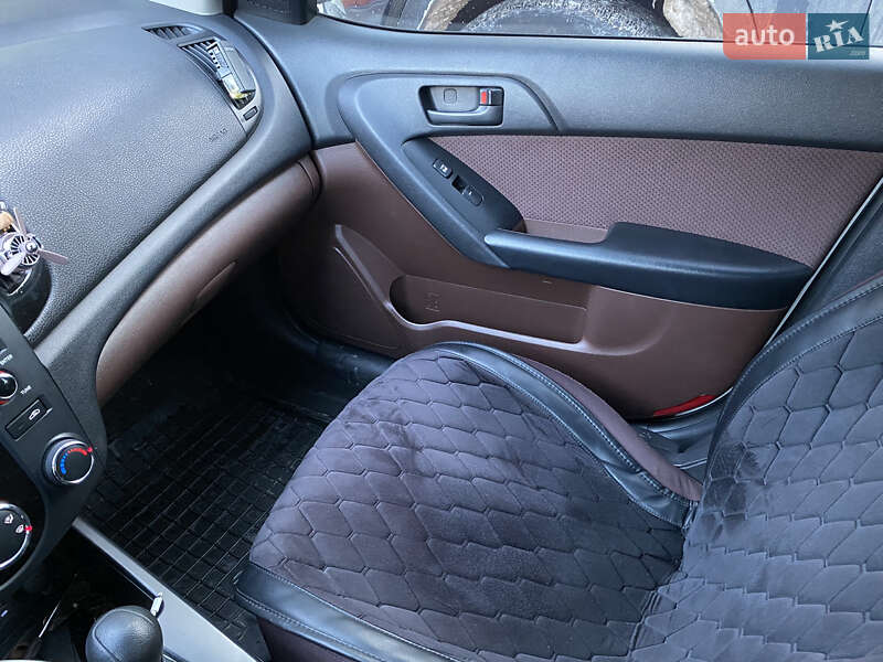 Седан Kia Forte 2010 в Киеве