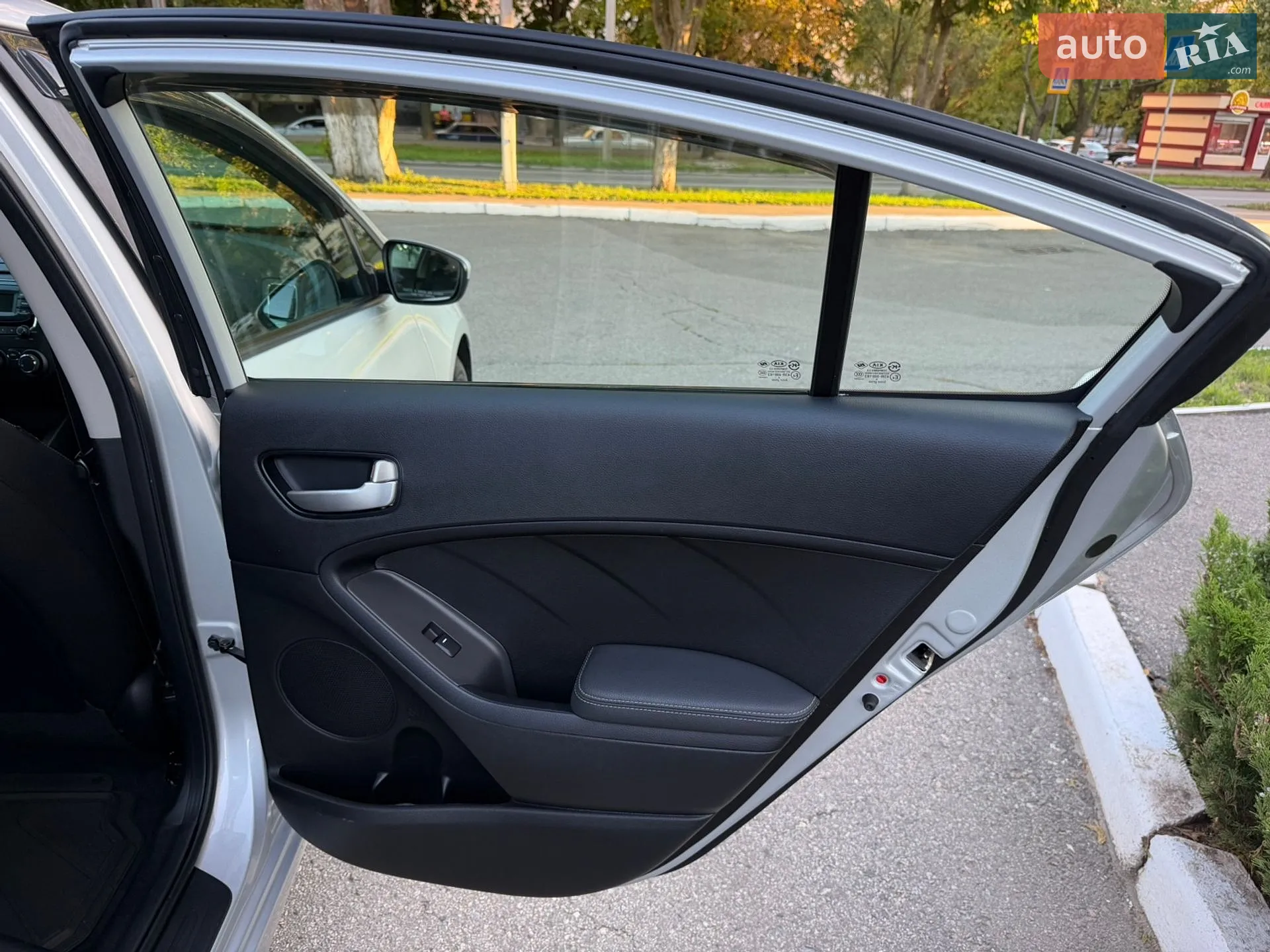 2017 Kia Forte - мініатюра 24