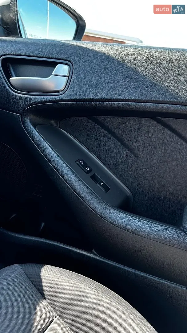 2016 Kia Forte - мініатюра 12