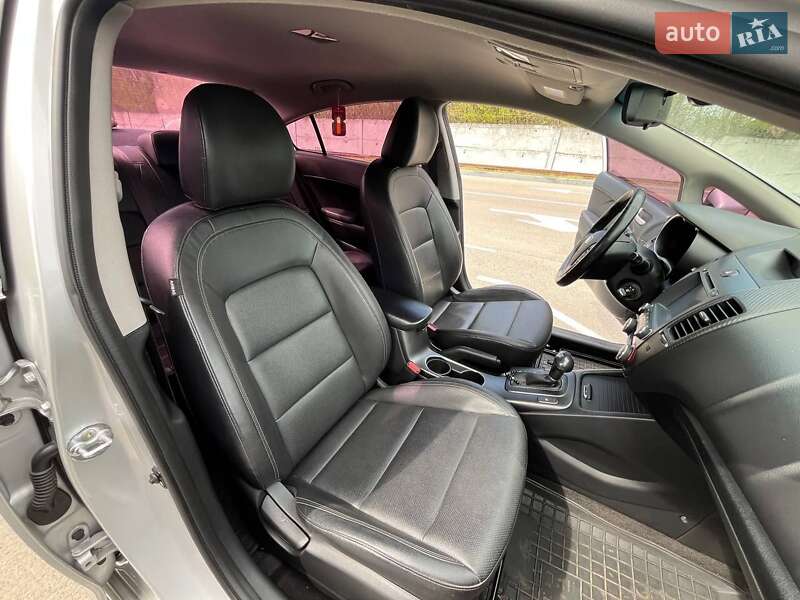 Седан Kia K3 2015 в Киеве