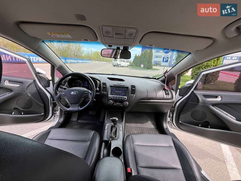 Седан Kia K3 2015 в Киеве