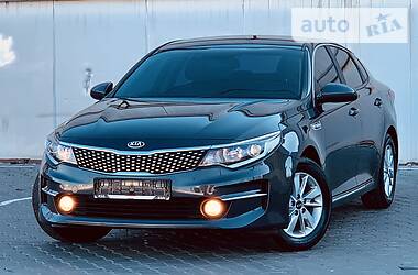 Седан Kia K5 2016 в 