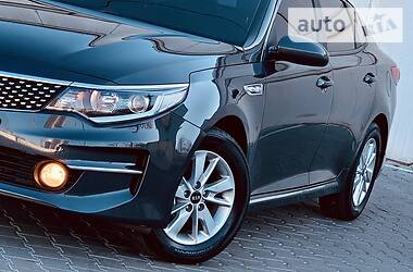 Седан Kia K5 2016 в 