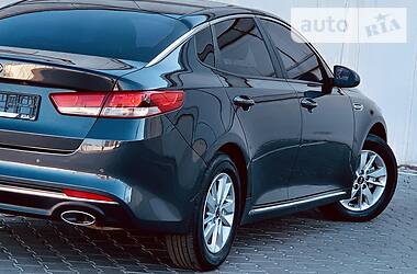 Седан Kia K5 2016 в 