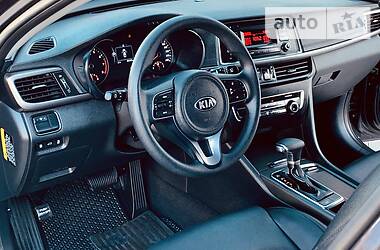 Седан Kia K5 2016 в 