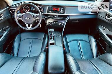 Седан Kia K5 2016 в 