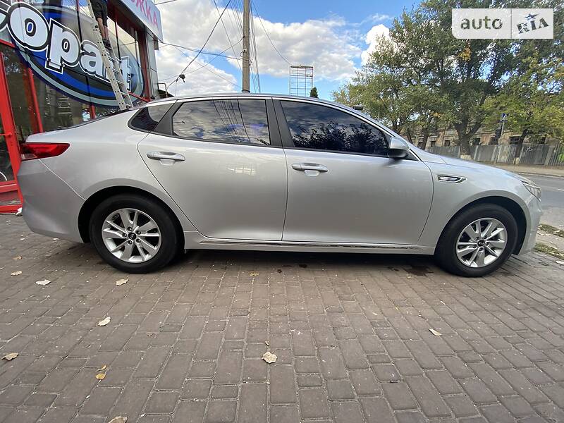 Седан Kia K5 2016 в Одессе