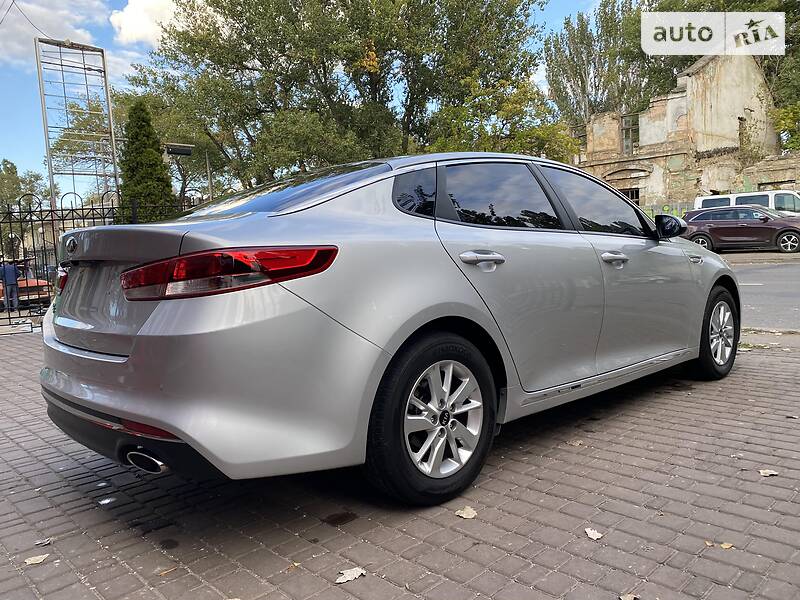 Седан Kia K5 2016 в Одессе