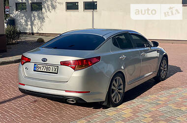 Седан Kia K5 2012 в 