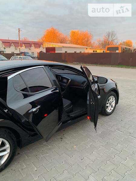 Седан Kia K5 2014 в Барышевке