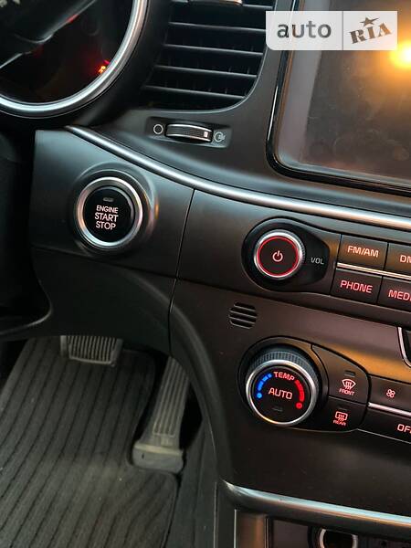 Седан Kia K5 2014 в Барышевке