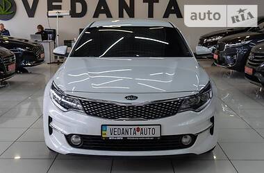 Седан Kia K5 2016 в Одессе